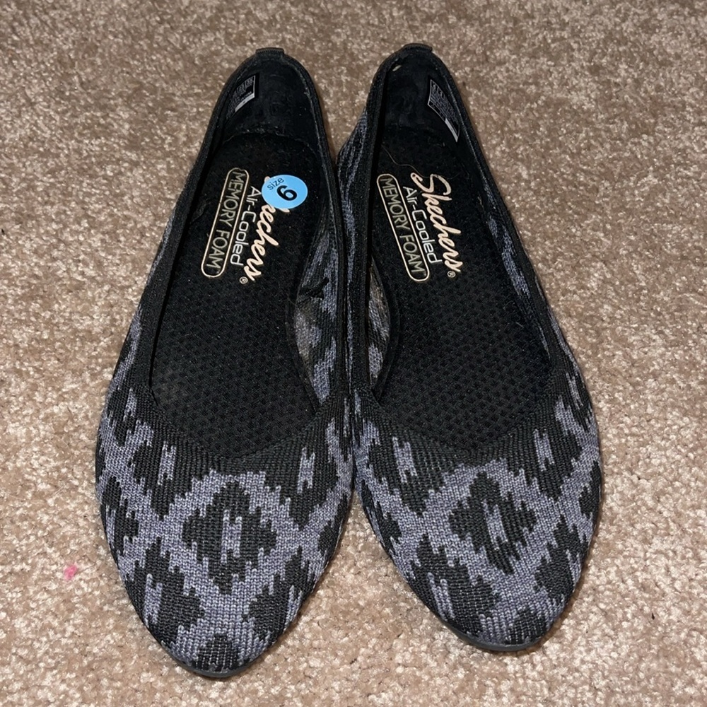 Skechers Womens Air Cooled Memory Foam Black Gray Slip on Flats Size 6 - Picture 2 of 6